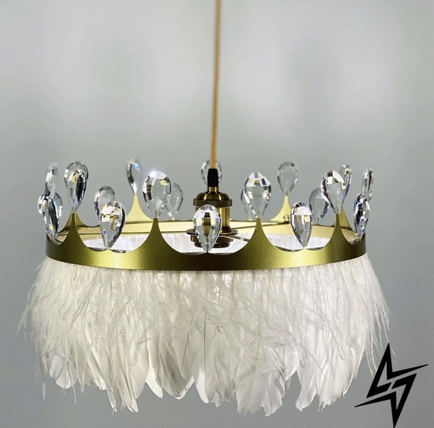Люстра в виде короны с хрустальными камешками и объемными перьями LE26243 1xE27 35x27x35см Золото AS 134 фото в живую, фото в дизайне интерьера