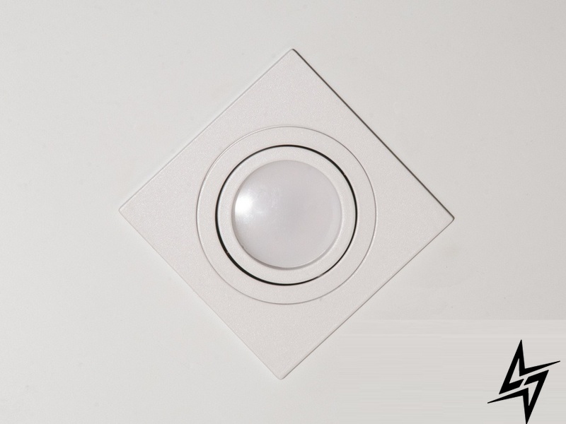 Поворотний точковий світильник серія Аluminium D23-39035 QXL-160B-10-S-WH фото наживо, фото в дизайні інтер'єру