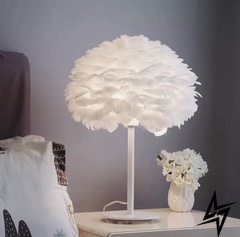 Настольный светильник с перьями LE26152 30x50см Белый TAS 136 WT фото в живую, фото в дизайне интерьера