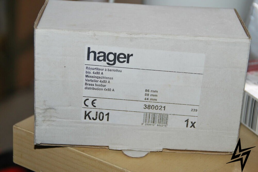 Блок розгалужувальний 125A (вхід 1х35мм2 вихід 1х25мм2 + 10х16мм2) KJ01C Hager фото