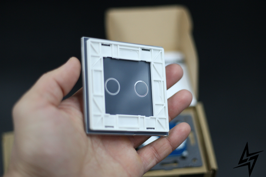 Сенсорна кнопка 2 сенсора Імпульсний вимикач Livolo білий скло (VL-C702H-11) фото