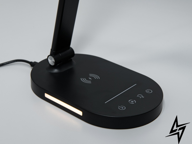 Світлодіодна настільна лампа D23-38864 A5508BK wireless charge фото наживо, фото в дизайні інтер'єру