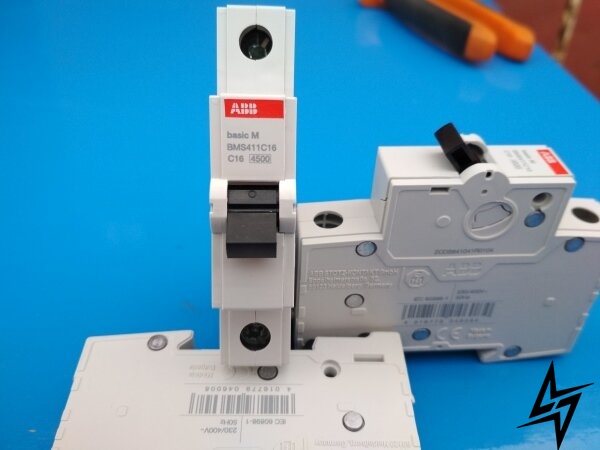 Автоматичний вимикач ABB 2CDS641041R0104 Basic M 1P 10A C 4,5kA фото